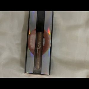 Huda lipgloss